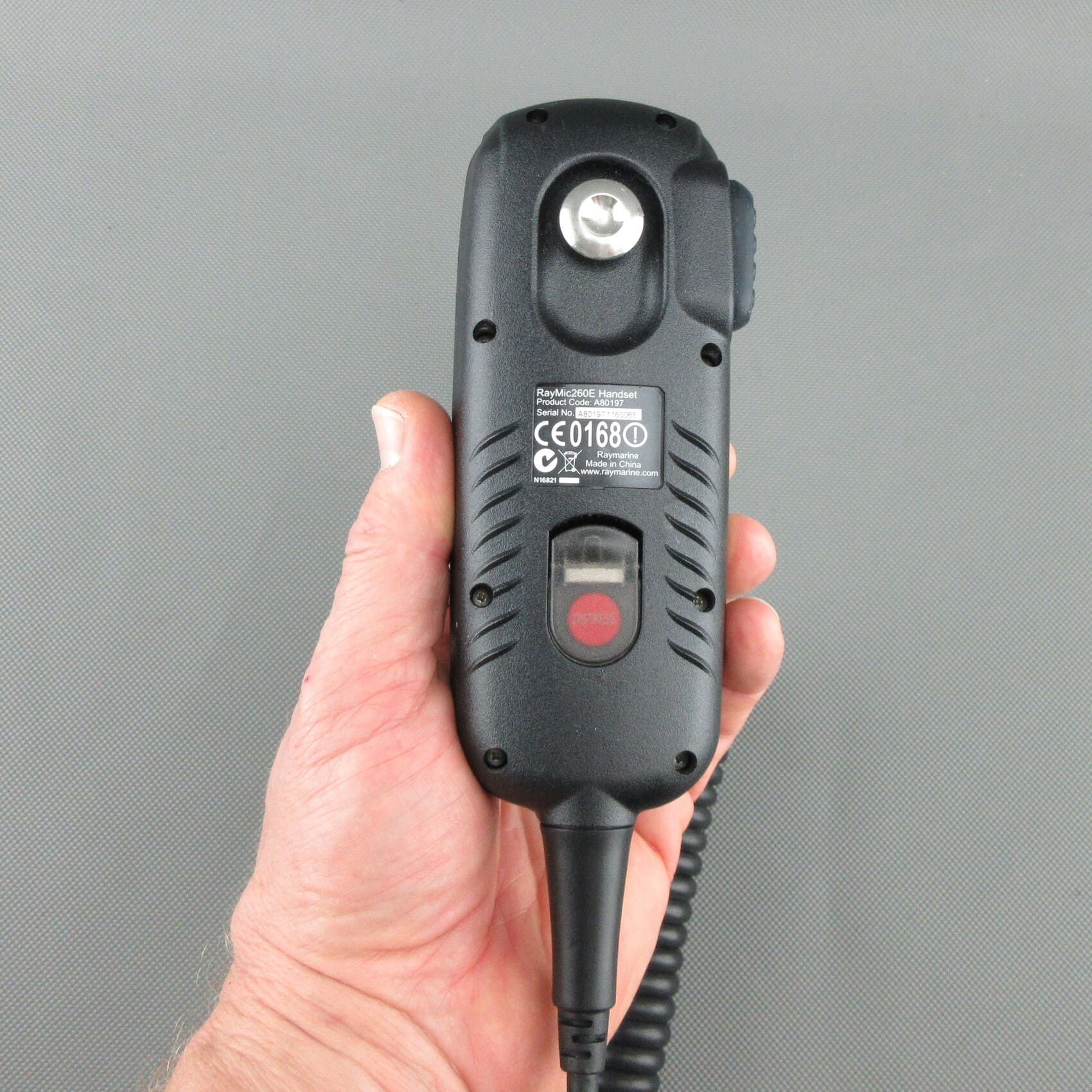 Achteraanzicht van de Raymarine® Ray260 A80197 handset.