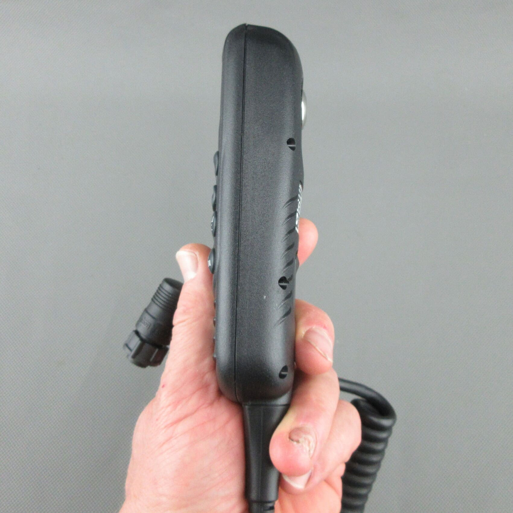 Rechter zijaanzicht van de Raymarine® Ray260 A80197 handset.